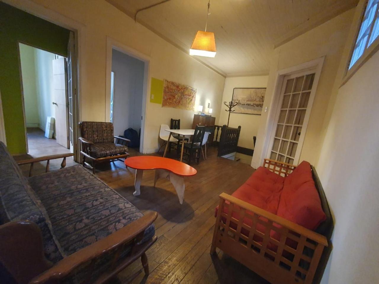 Casa De Huespedes Providencia Baquedano * Santiago del Cile